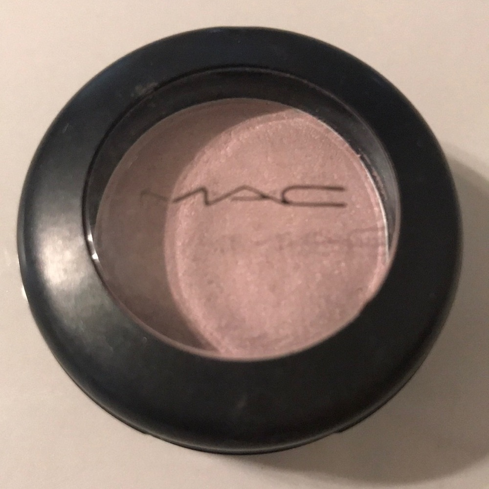 MAC Seedy Pearl Frost eye shadow